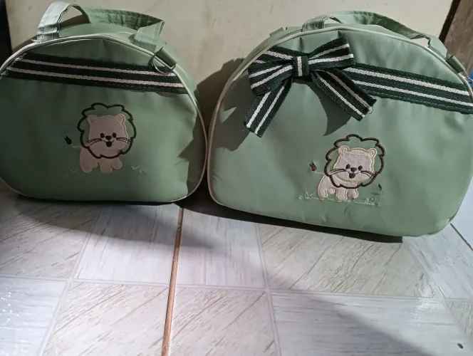 Bolsas e roupinhas de menino 