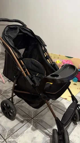 Carrinho de bebê e bebê conforto Galzerano