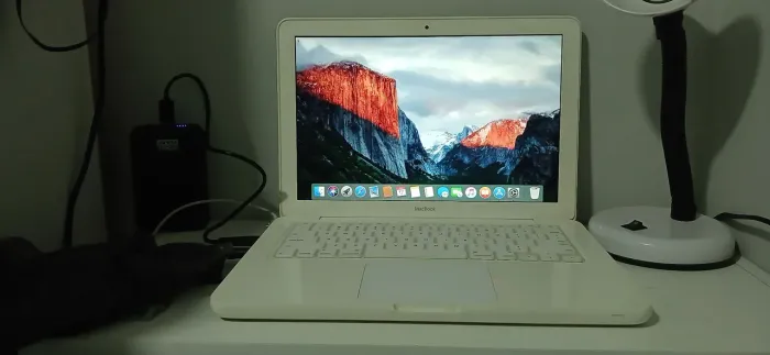 MacBook White Late, 2009