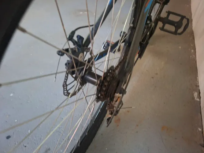 Vendo bicicleta Caloi Extreme aro 29, muito nova comprada na pandemia e não usada.