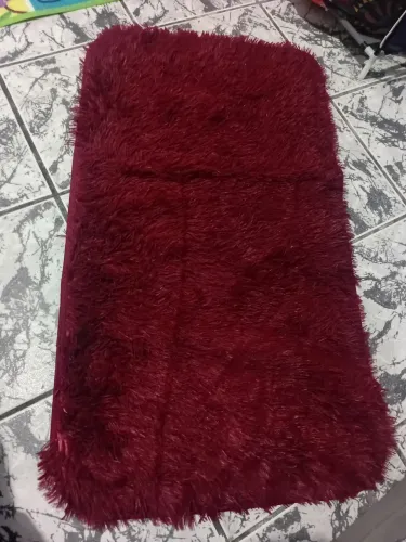 Tapete vermelho pequeno