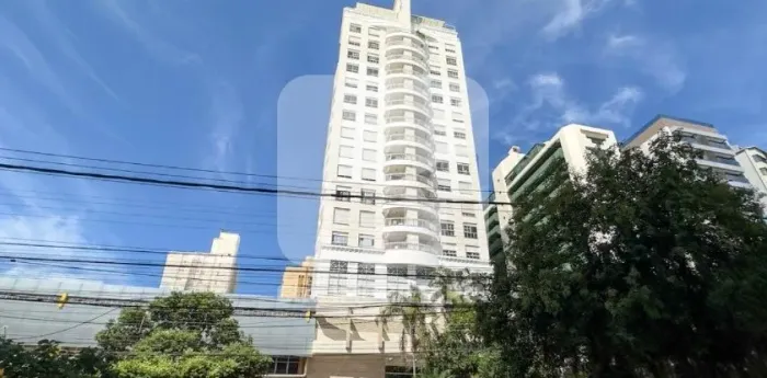Apartamento 3 quartos semi mobiliado no Centro