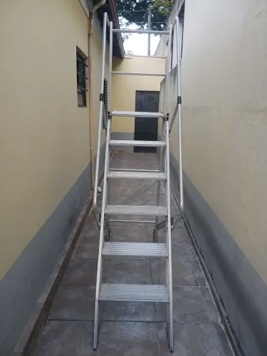 Escada alumínio com plataforma Industrial