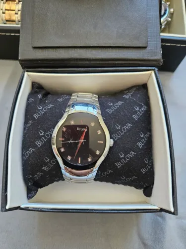 Relogio Bulova Daymond  8 diamantes 