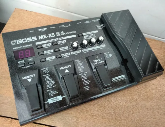 Pedaleira Boss ME 25 + Case