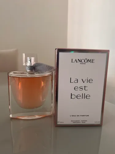 Perfume original La vie est belle da Lâncome aberto
