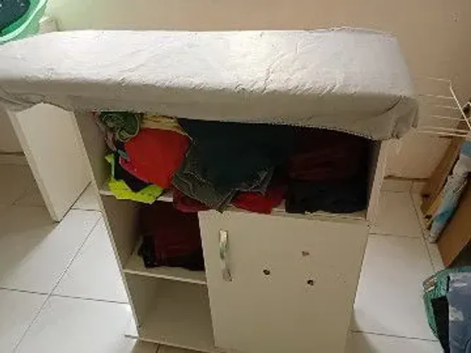Mesa de passar com portas