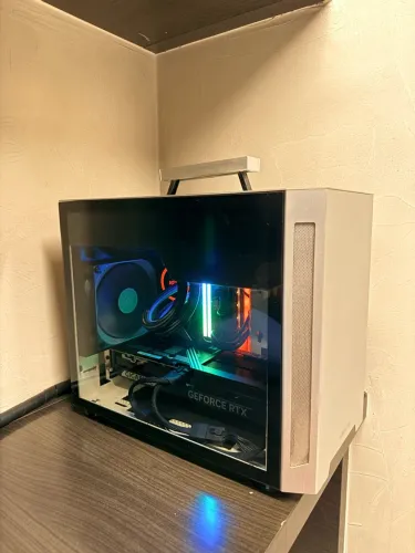 Gabinete: Lian Li TU150, Mini-ITX