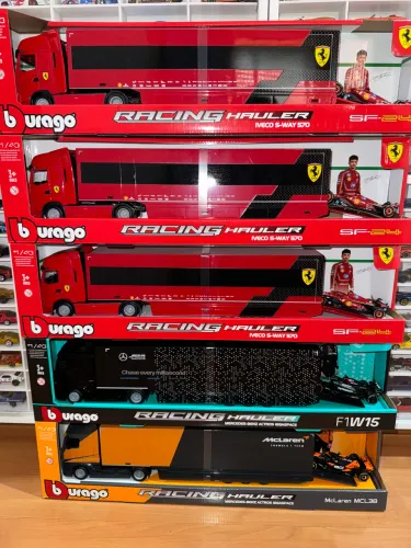 Miniatura Burago Caminhão Fórmula 1 - Ferrari / Mclaren / Mercedes
