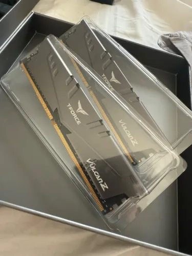 Memória RAM Team Group T-Force Vulcan Pichau 8GB - DDR4 3200MHz