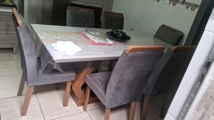 Mesa de jantar com 6 cadeiras