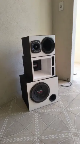 Som automotivo torre
