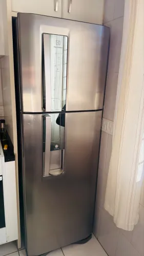 Geladeira Electrolux Frost FREE Duplex com dispenser de água 382 L