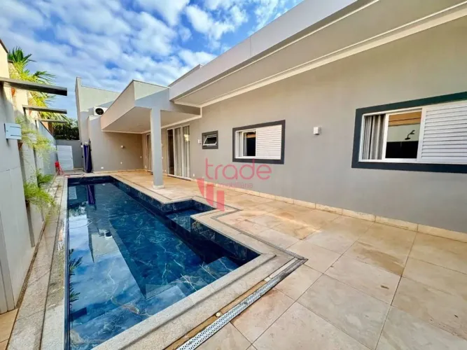 Casa em Condomínio Fechado à Venda com 03 Quartos sendo todos Suítes no Bairro Jardim Nova