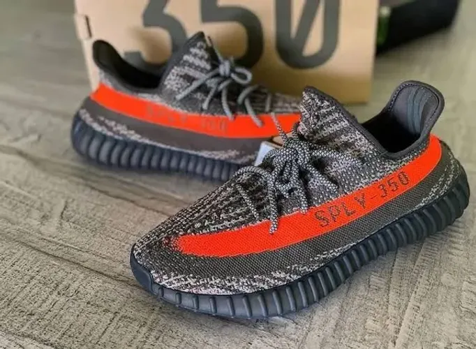 Yeezy v2 carbon beluga Novo