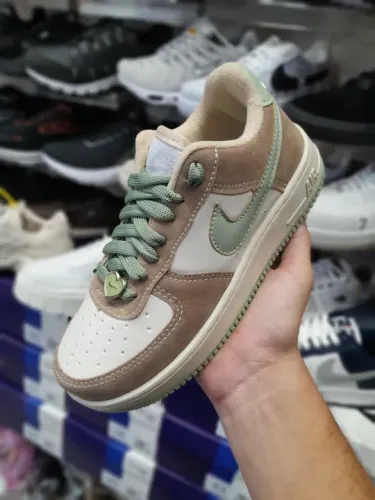 Tênis Nike Air Force 1 Low