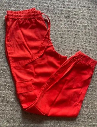 calça cargo vermelho zara tamanho P