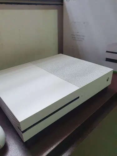 Xbox One S 1tb, aceito trocar em JBL