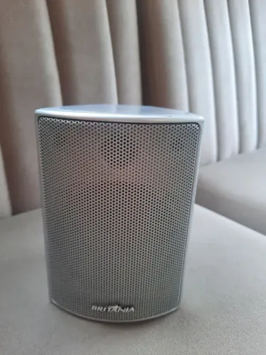 1 caixa surrond speaker Britânia
