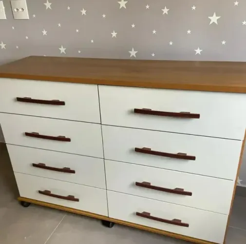 CÔMODA 8 GAVETAS REFORÇADA ( MONTAGEM GRÁTIS) 