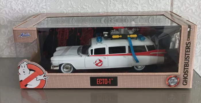 Miniatura carro caça fantasmas escala 1/24