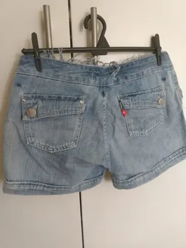 Shorts jeans, algodão e poliéster com elastano Tamanho: 38 e 40 Marcas: HRNG, Cinco Dedos,