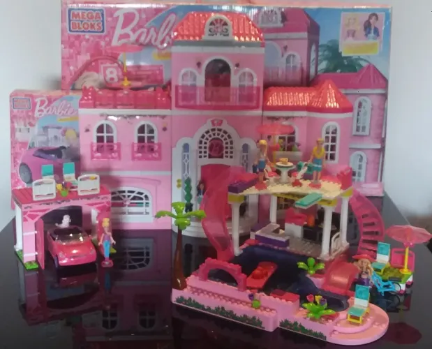 Barbie mansão, piscina e carro com garagem coleção Life in the dreanhouse Megabloks