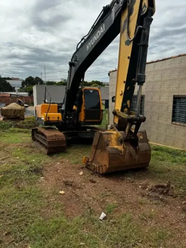 Escavadeira Hyundai 220 - Otima Oportunidade!