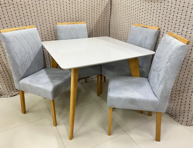 Mesa de Jantar 1,00x80 em Madeira com 4 Cadeiras s543