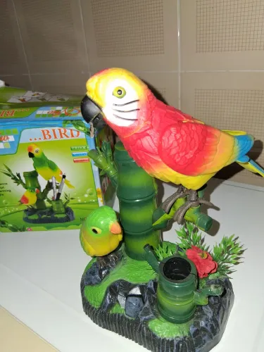Pássaro a pilha , funcionando com sensor de som , ao detectar som ele canta