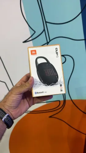 Caixa de som JBL CLIP 5 Lacrada Bluetooth 7W RMS Preto - R$ 420,00 | Novo | Loja Fisica