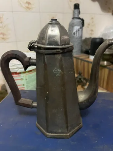 cafeteira ou bule de chá antigo,