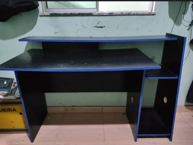 Vendo esta linda mesa gamer 