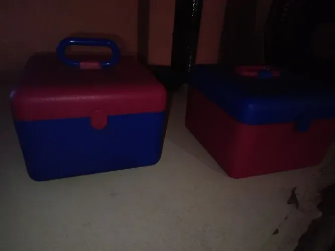 Antiga maletinha porta joia colorida