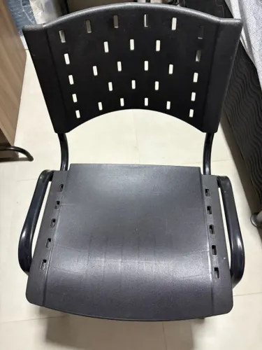 2 Cadeiras - Iso Fixa Plástica Empilhável Preto