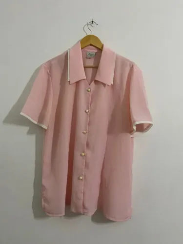 Camisa rosa pastel vintage tecido leve. Brechó