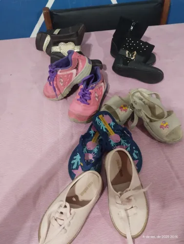 Lote 6 pares 21a23 menina 