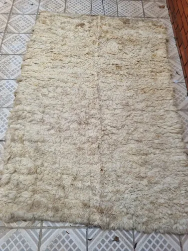 Tapete de pele de carneiro 1,47m x 2,26m