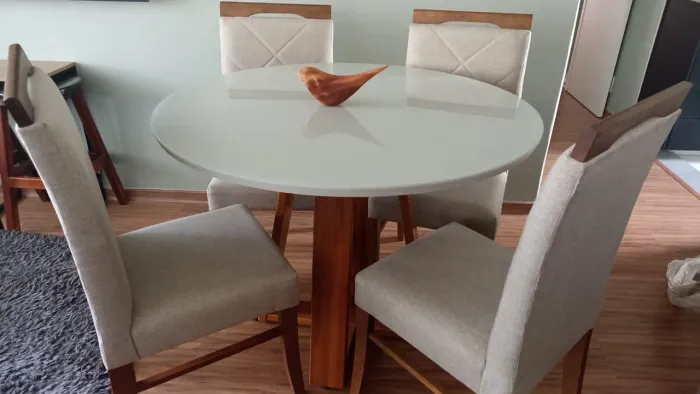 Mesa de Jantar Redonda com 4 Cadeiras de madeira 