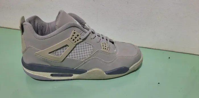 Nike Air Jordan 4 "Snow Gray" (Cinza)