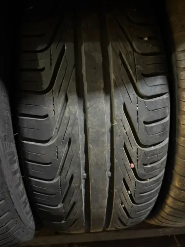 Pneu phanton Pirel 225/45/17 95 % vida útil