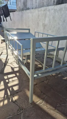 Cama Hospitalar Manual em Ótimo Estado