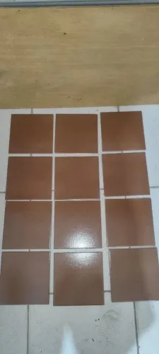 Azulejo marrom brilhante