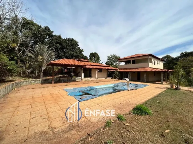 Fazenda/Sítio/Chácara para venda possui 2000 metros quadrados com 5 quartos