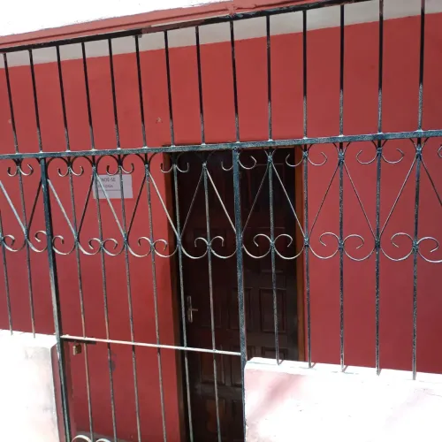 Vendo uma casa com 2 quartos, sala Cozinha e banheiro 