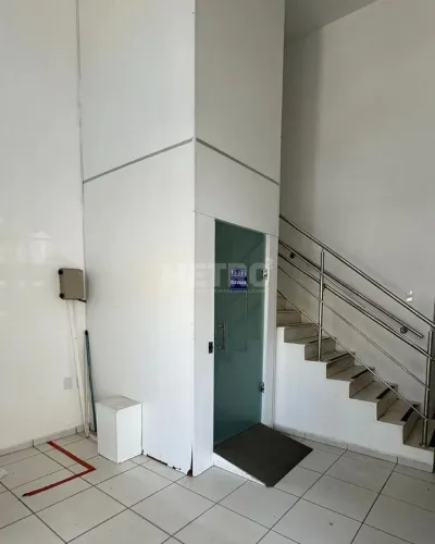 Ponto comercial 04 salas, 03 banheiros, 180m aproximados  Orla