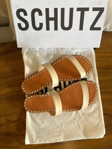 Rasteirinha Schutz nova 