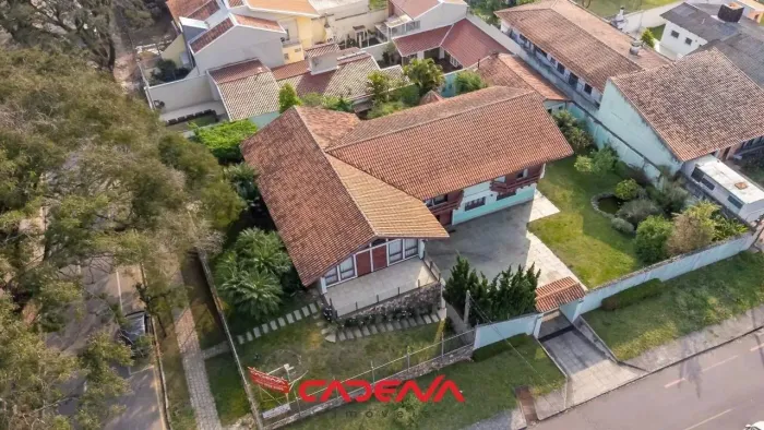 Casa com 5 quartos e 7 vagas à venda no Mercês