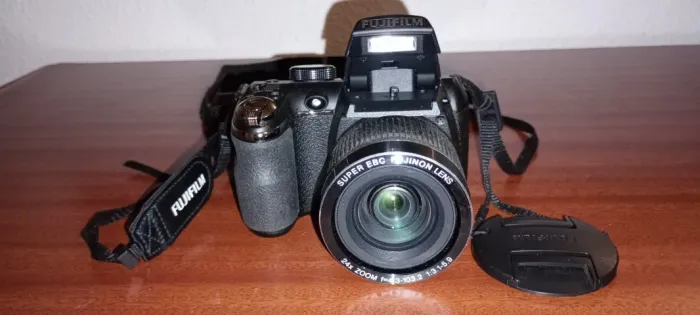 Câmera Fuji FinePix S3200 com SD2Gb