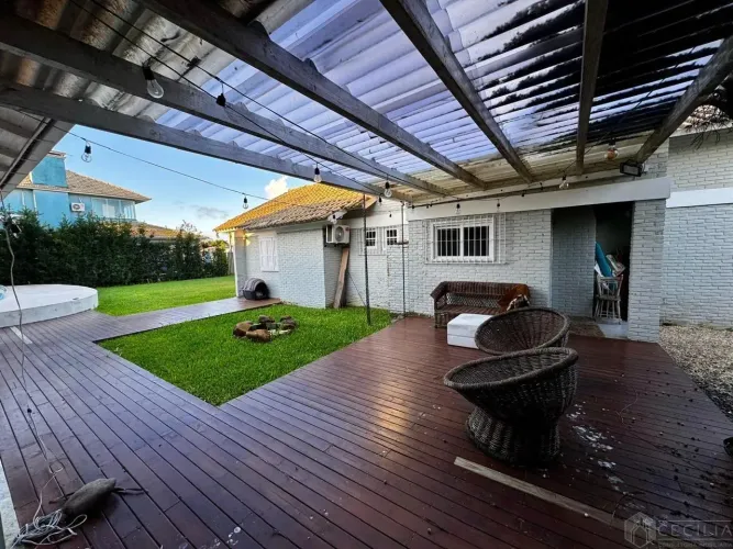Belíssima casa mobiliada l com Piscina e Espaço Gourmet no Centro de Imbé - Analisa permut